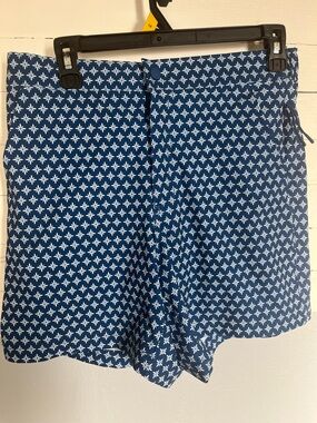 Men’s blue and white printed resort shorts